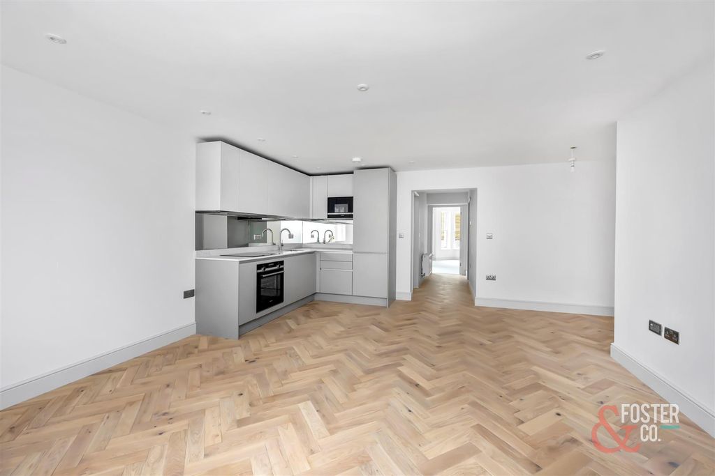 Property photo 2 of 19 Clarendon Villas, 51, Flat 1_001.Jpg