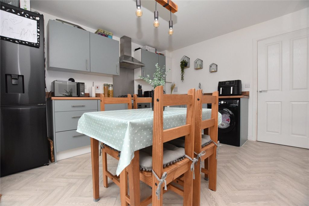 Property photo 3 of 18 Picture No. 16