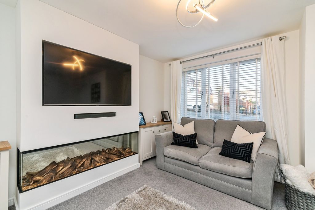 Property photo 3 of 17 Photo