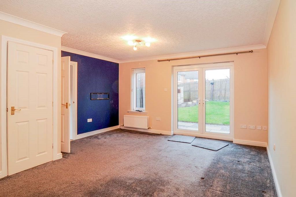 Property photo 3 of 8 Lounge