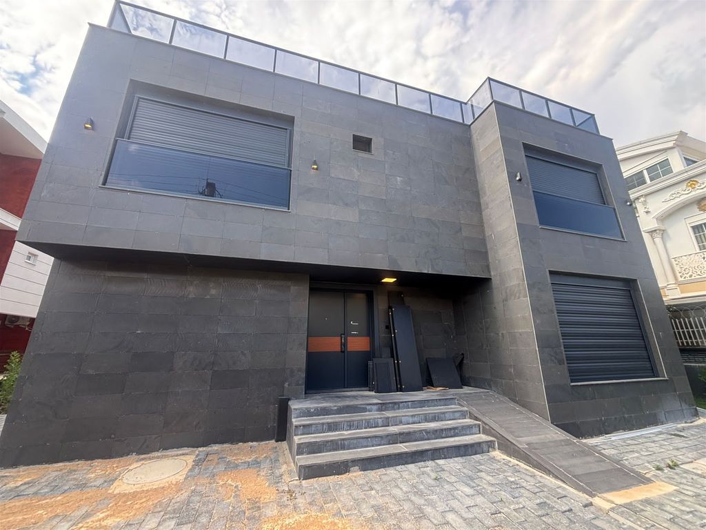 Property photo 3 of 21 Opulent Antalya Property For Sale - Large Driveway For Private Parking