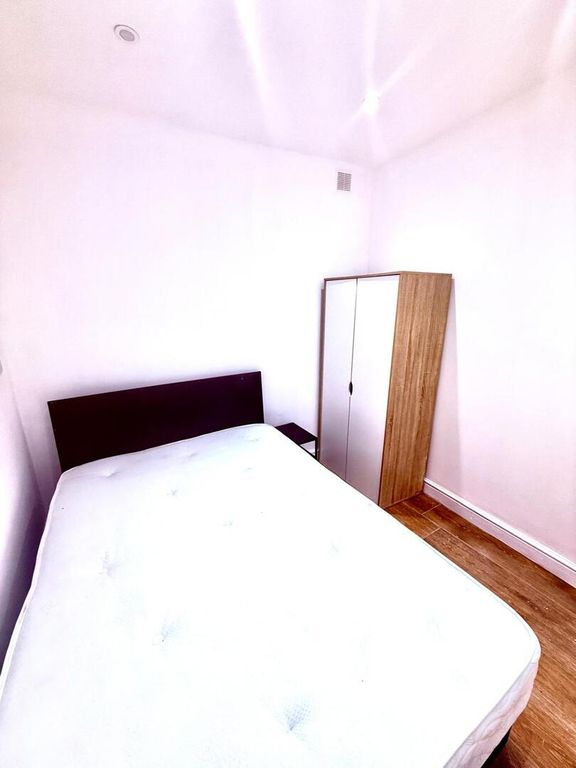 Property photo 2 of 8 Bedroom