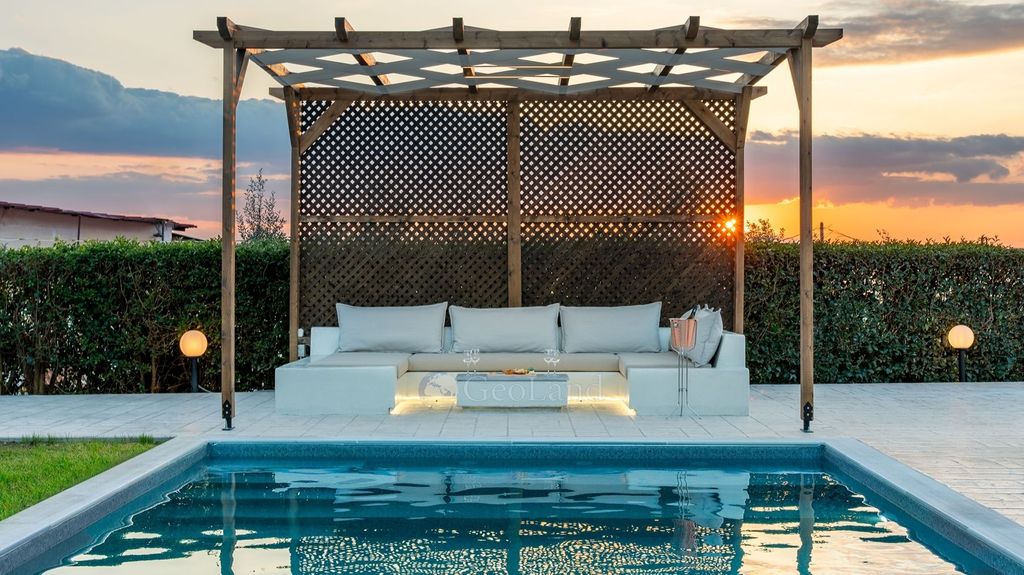 Property photo 3 of 27