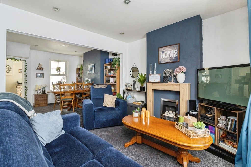 Property photo 3 of 18 Pbox-Img.Jpg