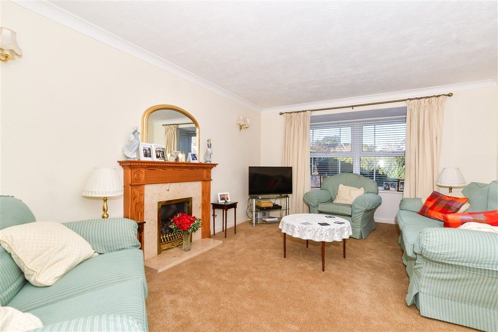 Property photo 1 of 17 Lounge