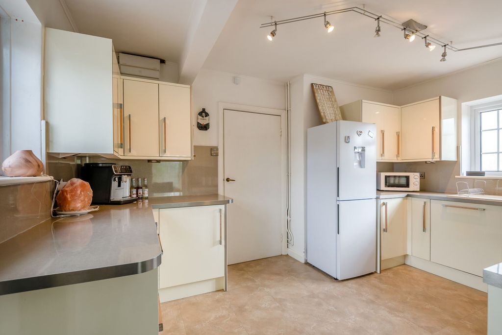 Property photo 3 of 22 P043987_03.Jpg