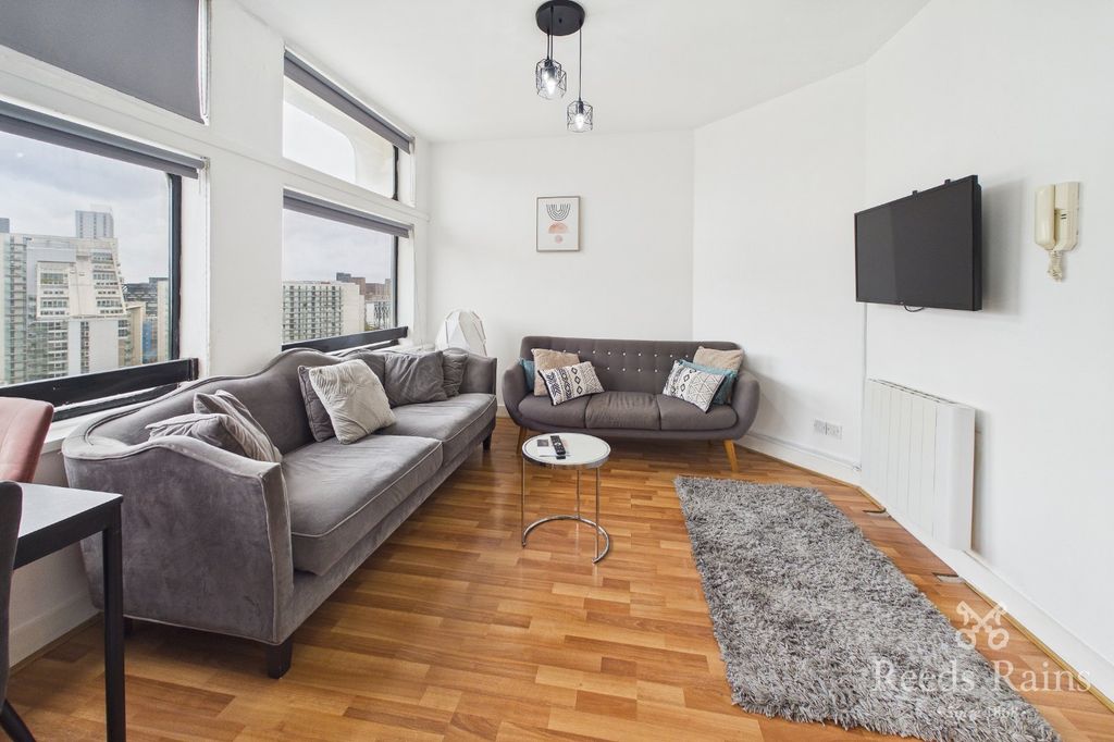 Property photo 3 of 8 Picture No. 06