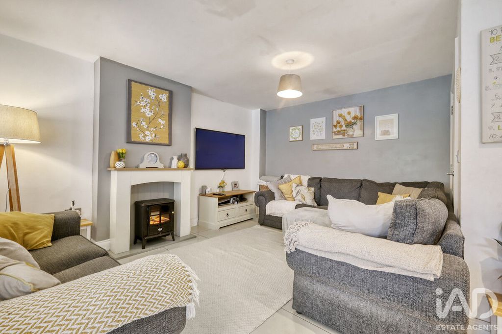 Property photo 3 of 23