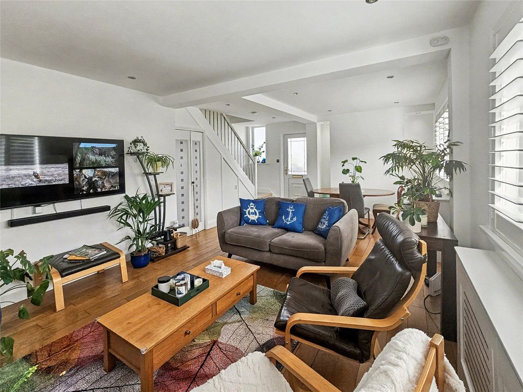 Property photo 2 of 27 Picture No. 15