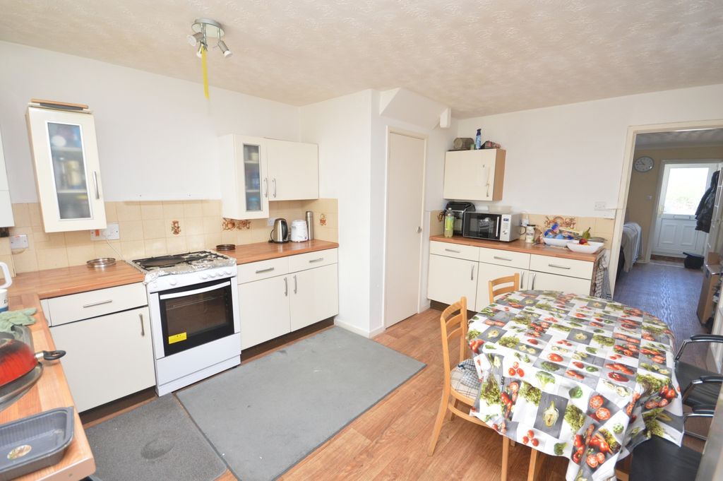Property photo 3 of 14 Kitchen