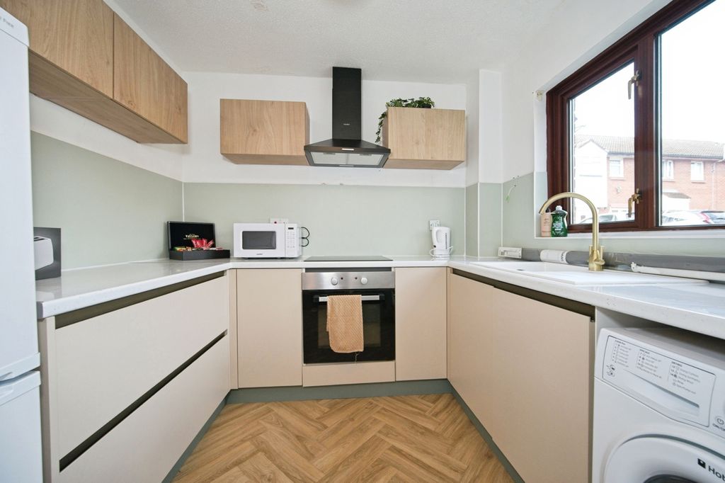 Property photo 3 of 15 Kitchen