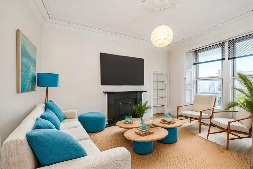 Property photo 3 of 31 Staged Lounge