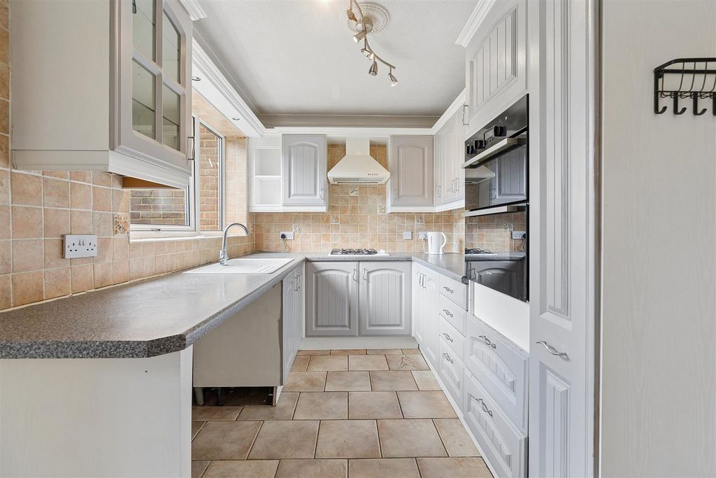 Property photo 3 of 13 Kitchen