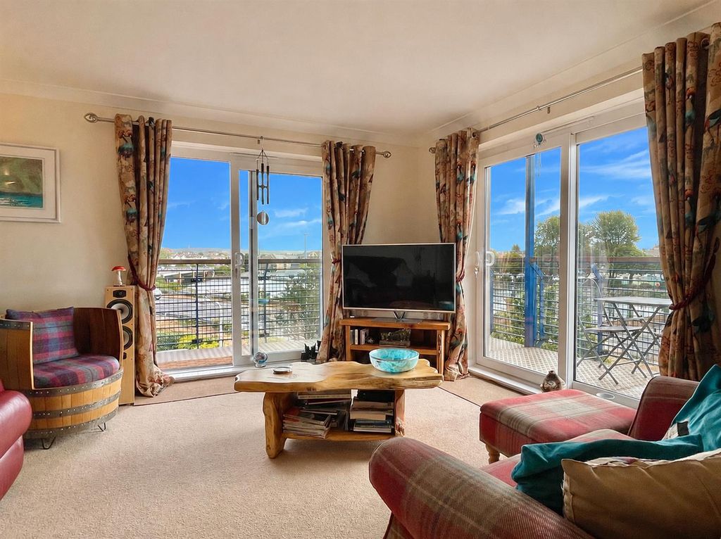 Property photo 2 of 17 F5040E8D-1034-4B34-87A5-A614676Aef8A.Png