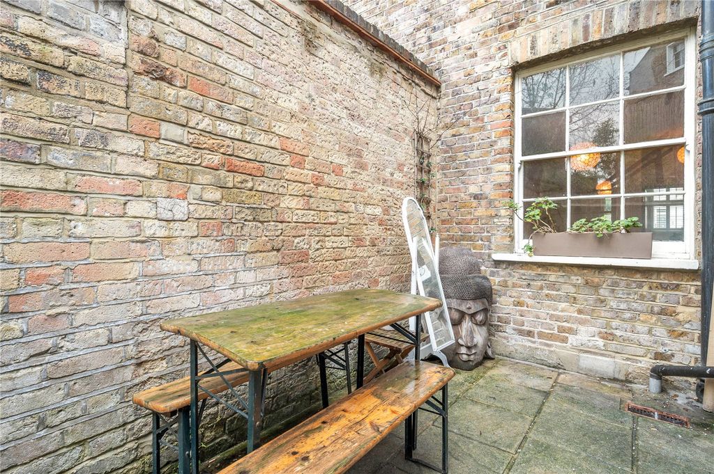 Property photo 3 of 13 Garden