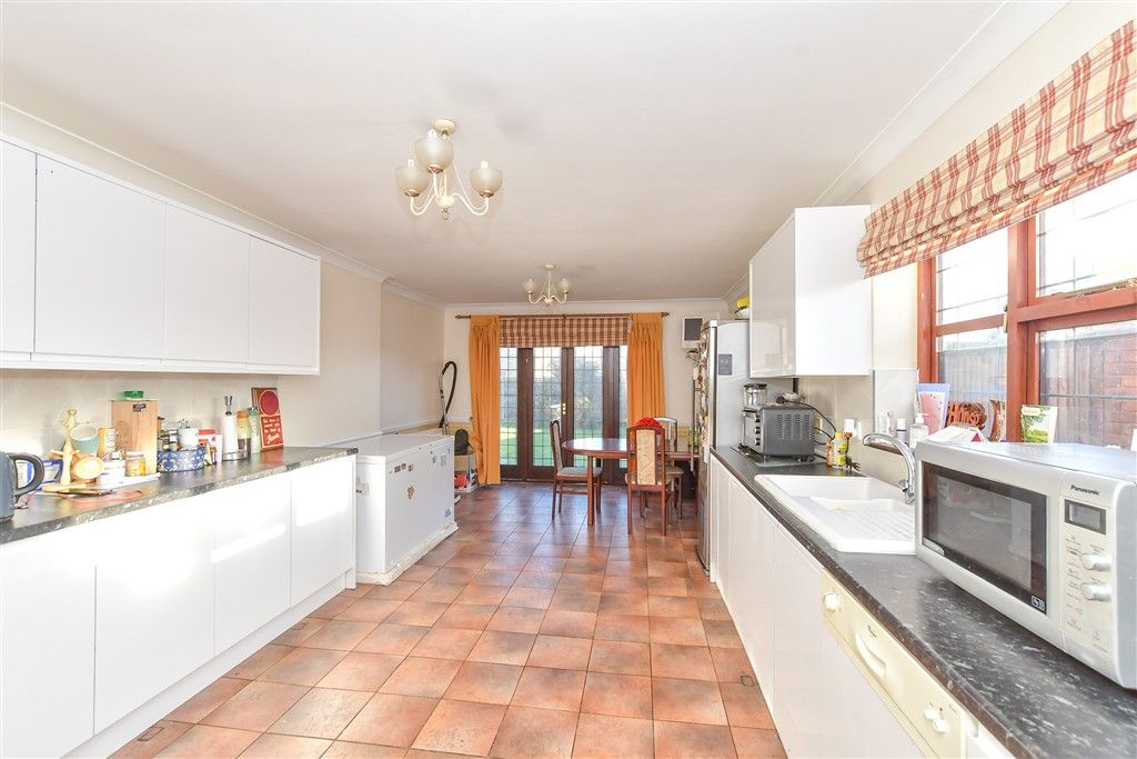 Property photo 3 of 13 Kitchen/Breakfast Room