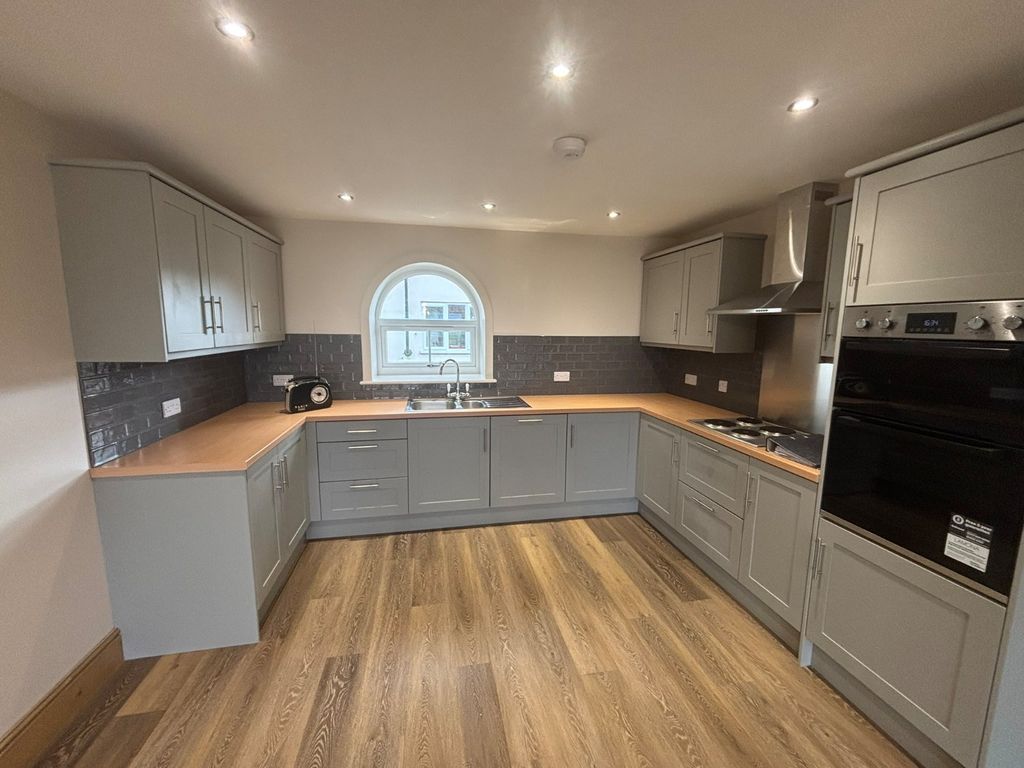 Property photo 3 of 20 Picture No. 02