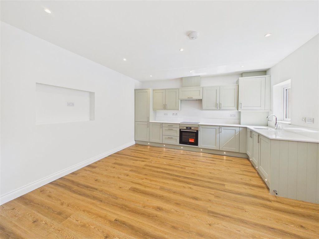 Property photo 2 of 14 Living Kitchen