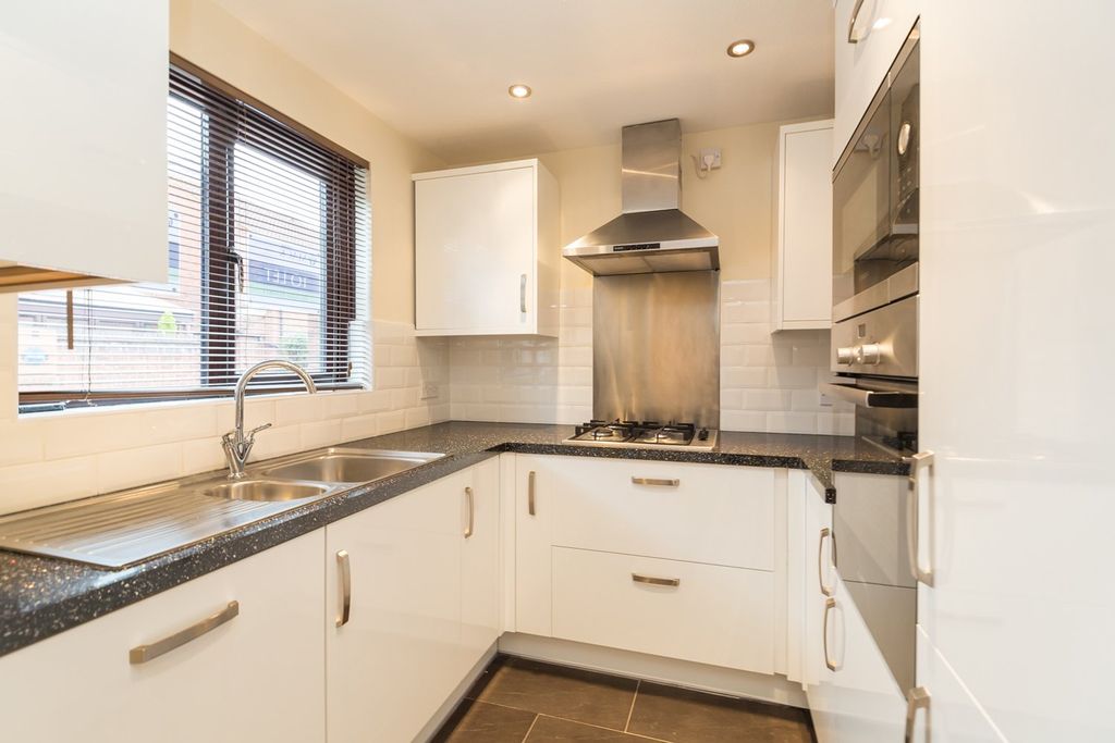 Property photo 2 of 11 Kitchen