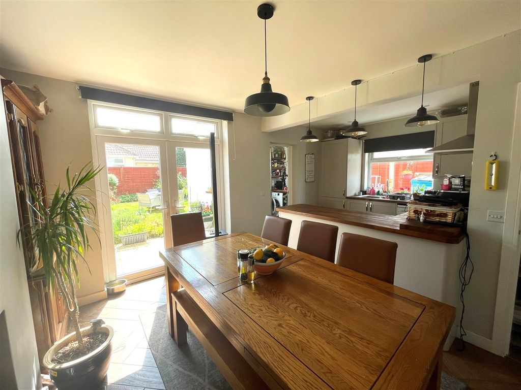 Property photo 3 of 14 Kitchen/Diner