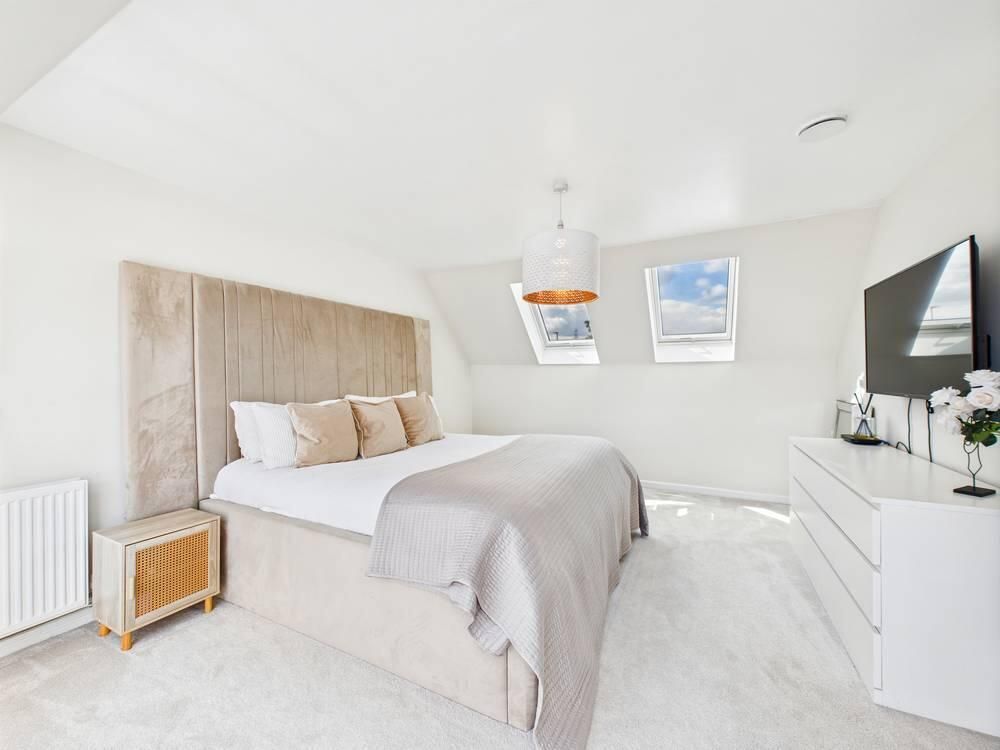 Property photo 3 of 28 Bedroom