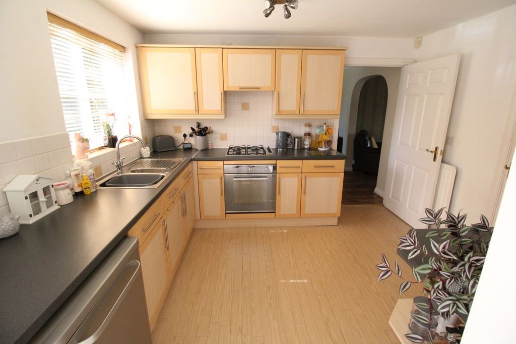 Property photo 2 of 26 Breakfast Kitchen