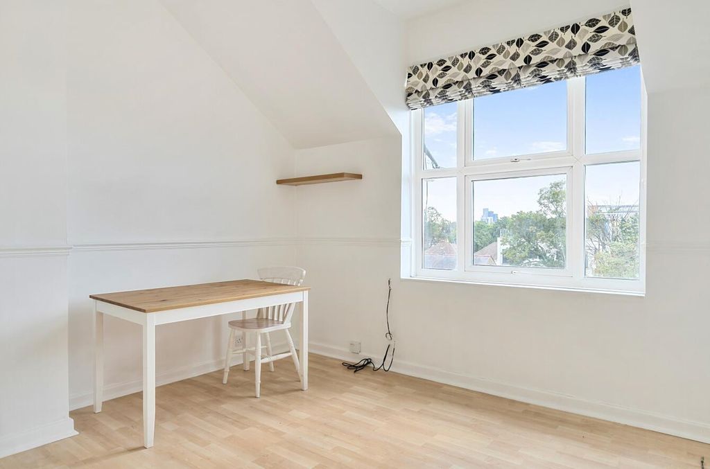 Property photo 3 of 16 1349200-15-68Bee679d66A2.Jpg