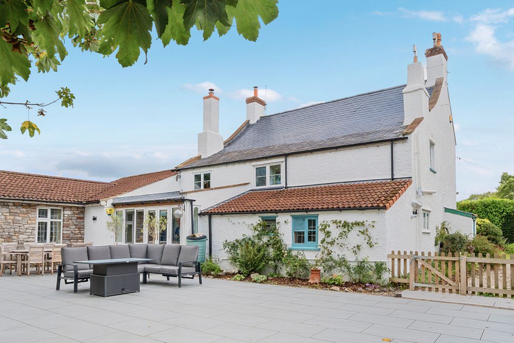 Property photo 2 of 30 Terrace