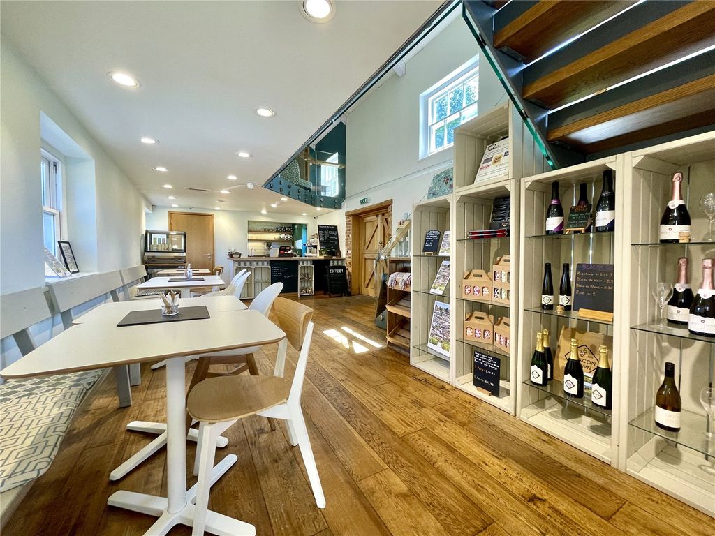 Property photo 2 of 17 Picture No. 27