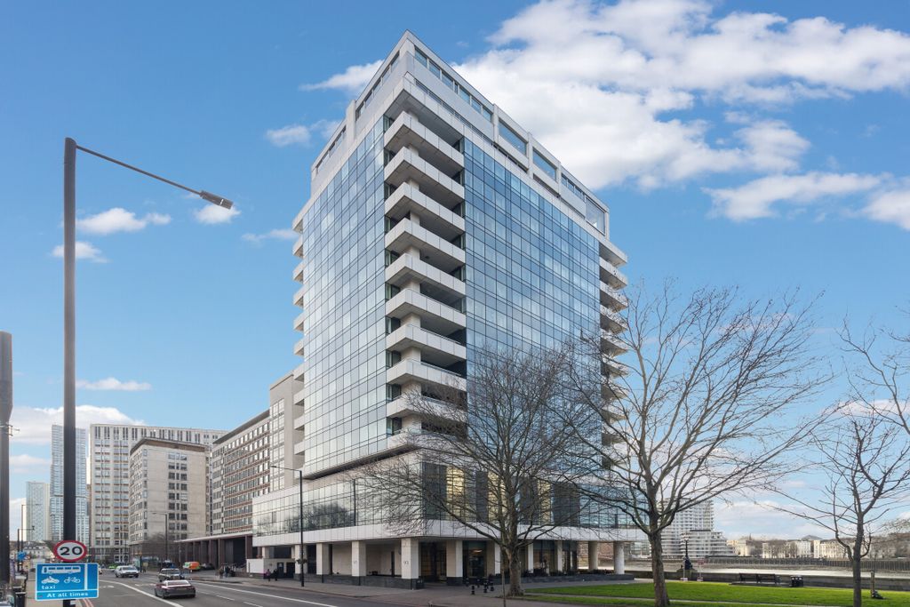 Property photo 1 of 24 Flat 22, Peninsula Heights, 93 Albert Embankment, Vauxhall, London, Se1 7Ty