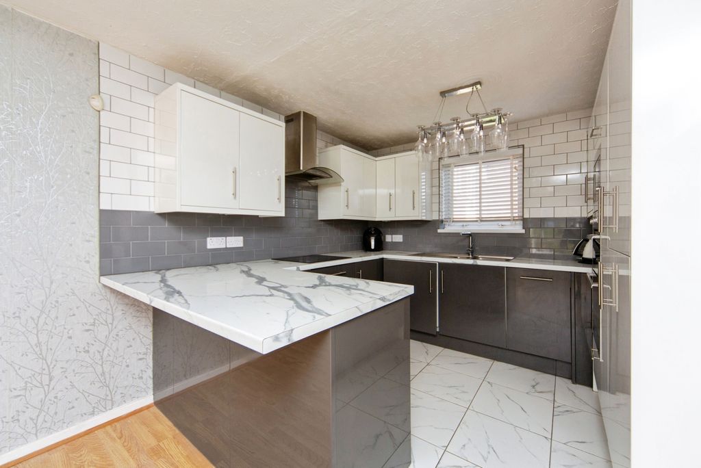 Property photo 3 of 21 Pbox-Img.Jpg