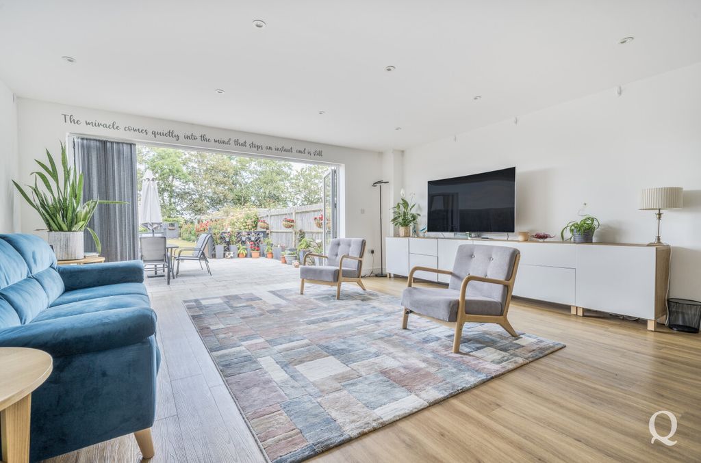 Property photo 3 of 27 Bd9B1F83-0A0A-449...