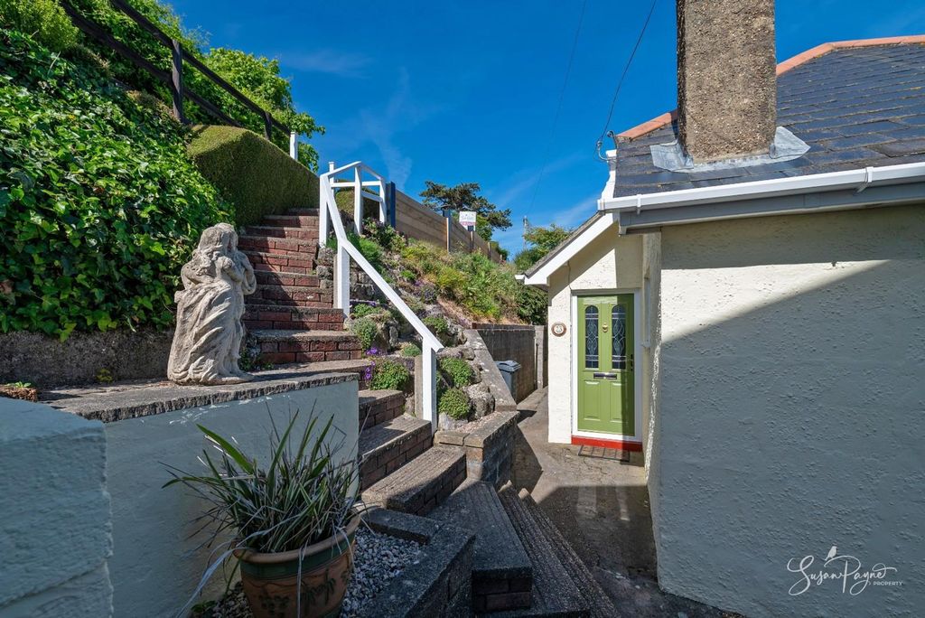 Property photo 3 of 44 Steps To House And Gardens