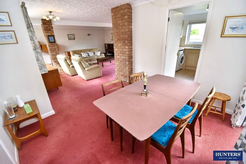 Property photo 3 of 19 Dining Area