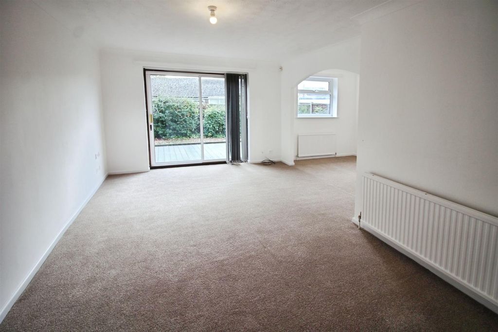 Property photo 3 of 14 Lounge/Dining Room