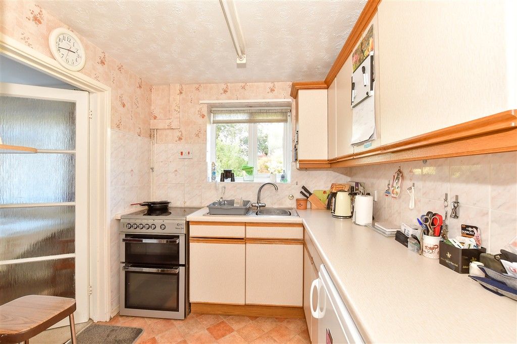 Property photo 2 of 9 Kitchen