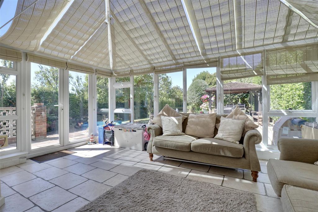 Property photo 3 of 42 0116Efb6-B179-40A0-A514-88814344E664_1_201_A.Jpeg