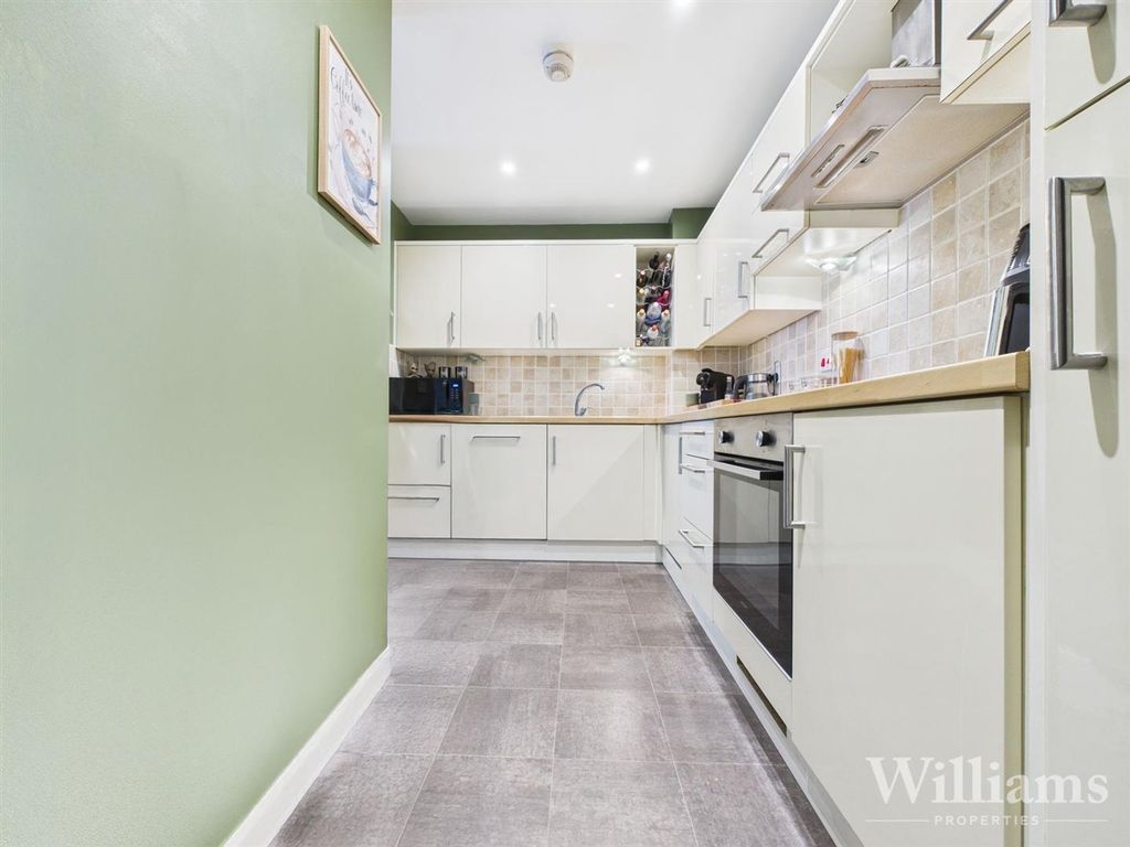 Property photo 3 of 12 Cam04950G0-Pr0039-Still005.Jpg