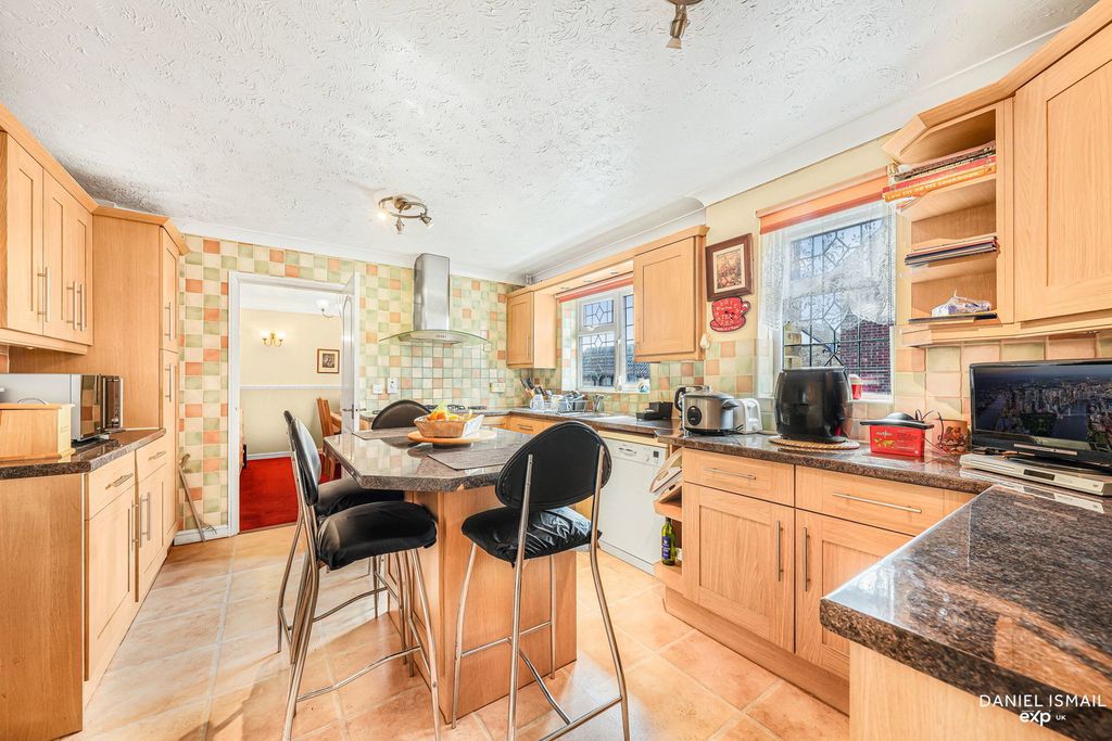 Property photo 2 of 37