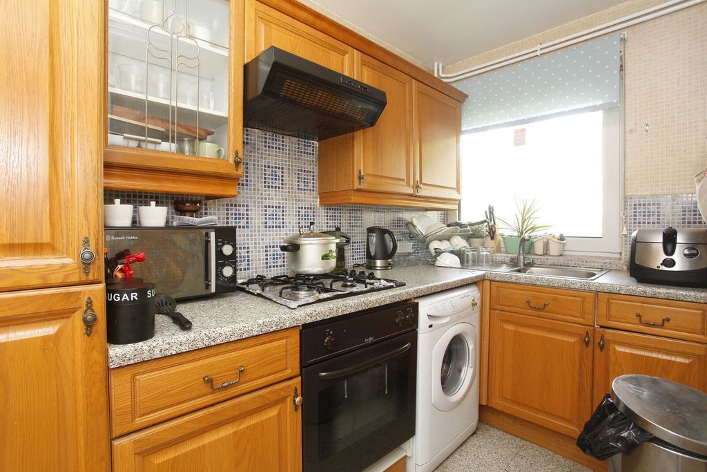 Property photo 2 of 6