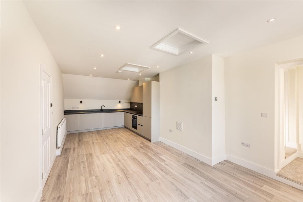 Property photo 1 of 7 3 Vincent Walk 016.Jpg