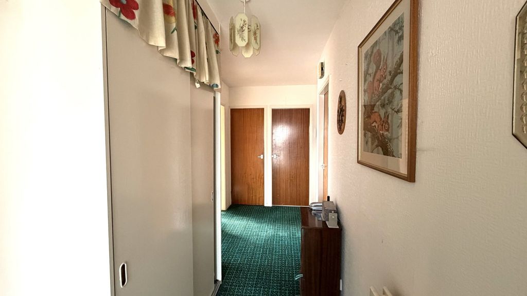 Property photo 2 of 25