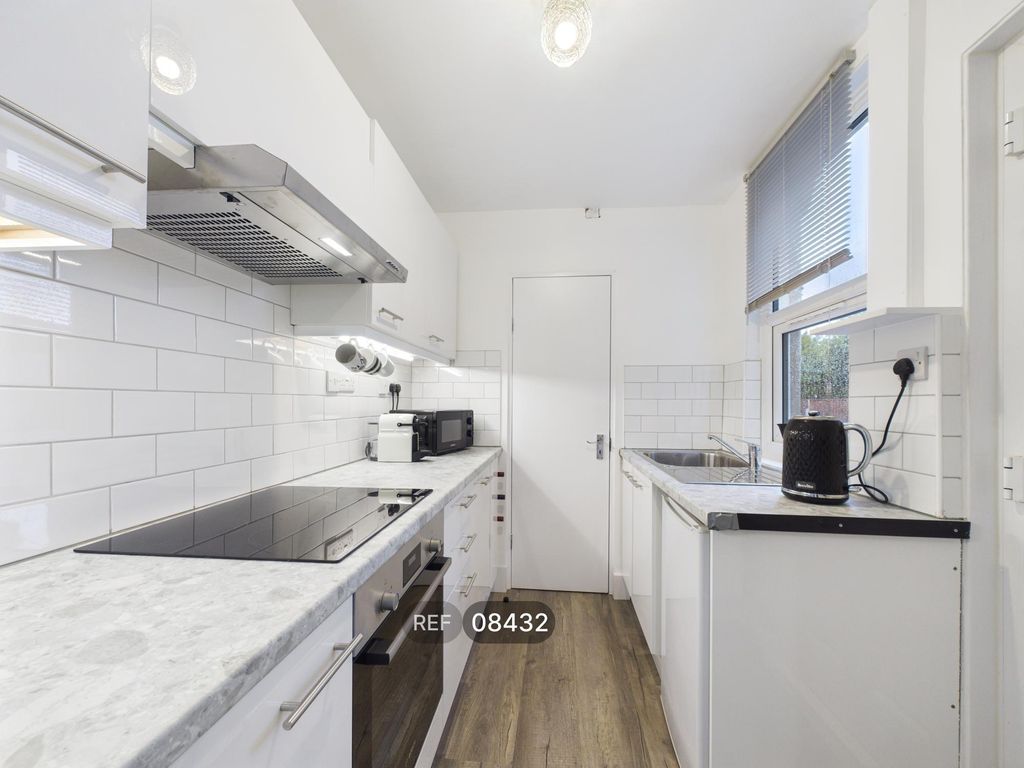 Property photo 2 of 15 Kitchen