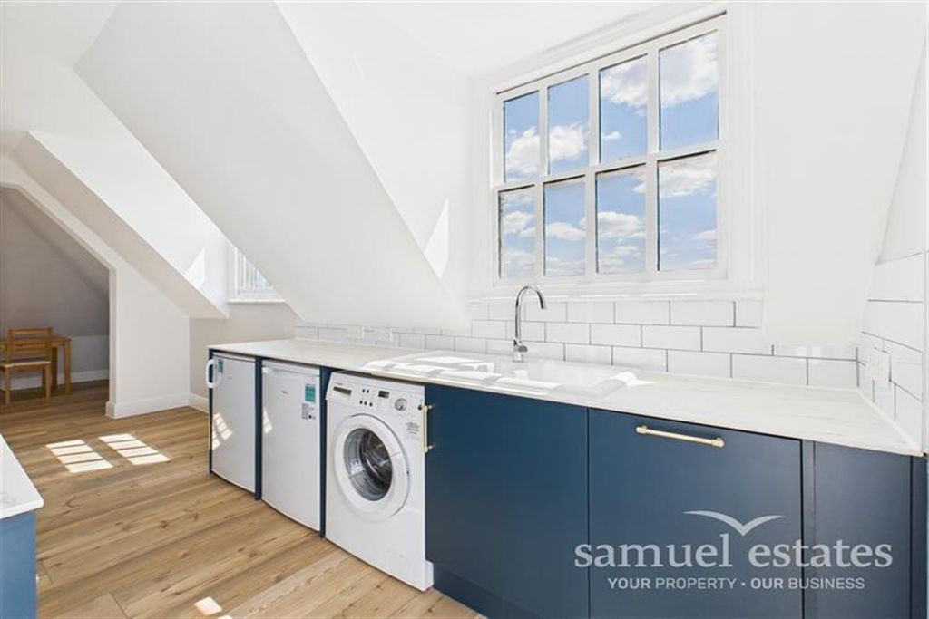 Property photo 2 of 11 Kitchen