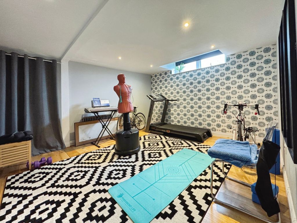 Property photo 2 of 23