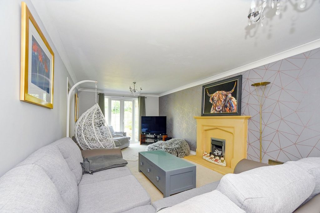 Property photo 2 of 32