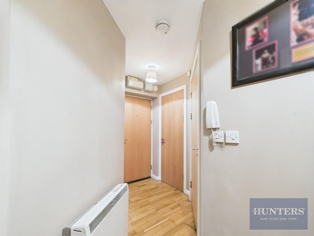 Property photo 2 of 9 Entrance Hall