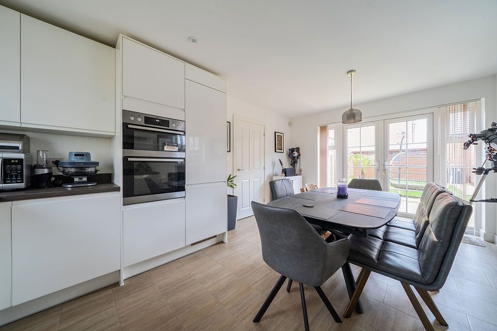 Property photo 3 of 21 Kitchen/Diner