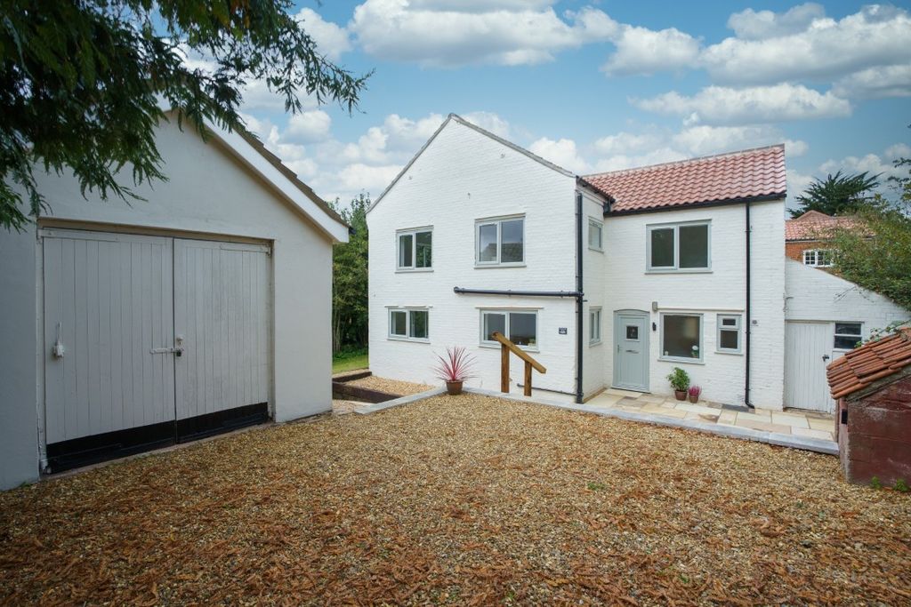 Property photo 1 of 28