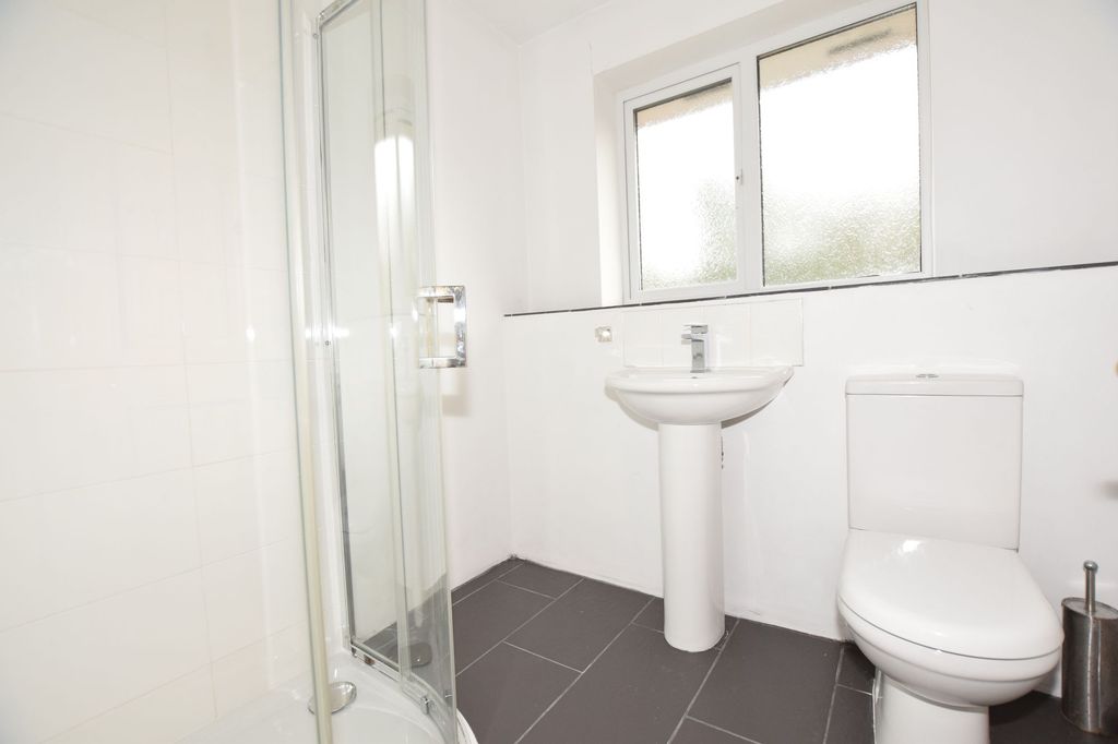 Property photo 3 of 7 Shower Room